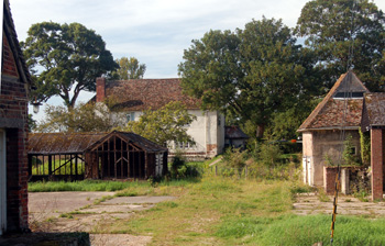 Manor Farm and barns August 2009